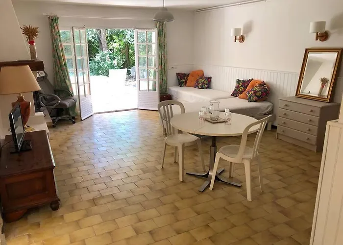 La A 8mn A Pied Saint-Raphaël